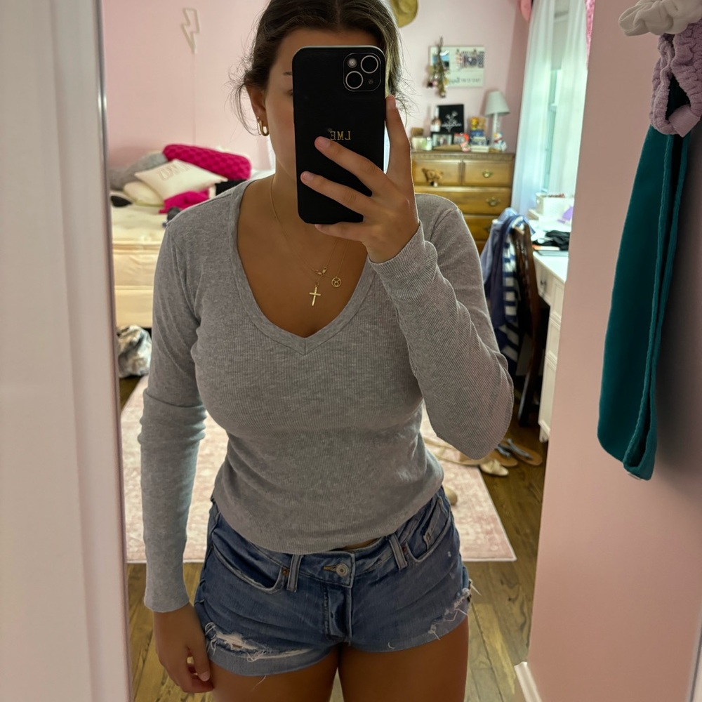 Brandy Melville Light Gray Long Sleeve Top